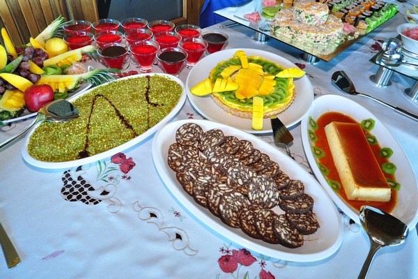 Sunday Buffet at Bay Lodge